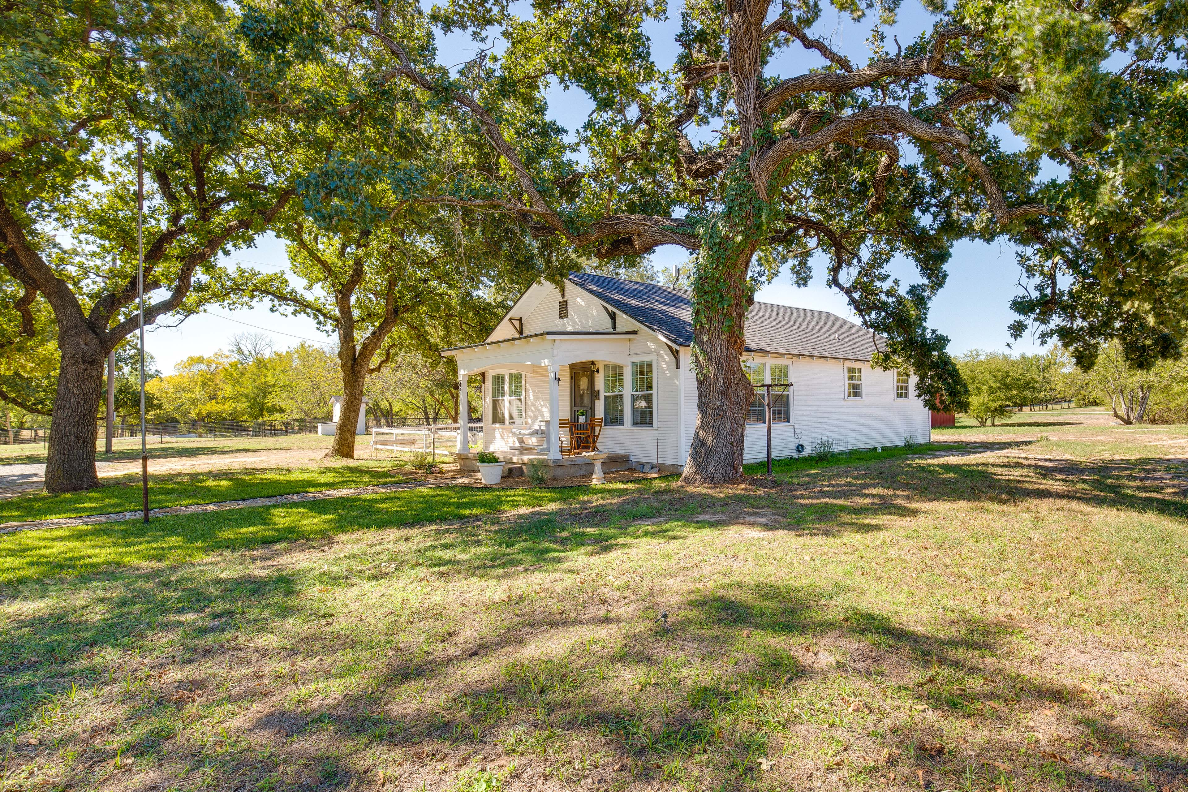 Property Image 1 - Idyllic Country Cottage ~ 18 Mi to Lake Bridgeport