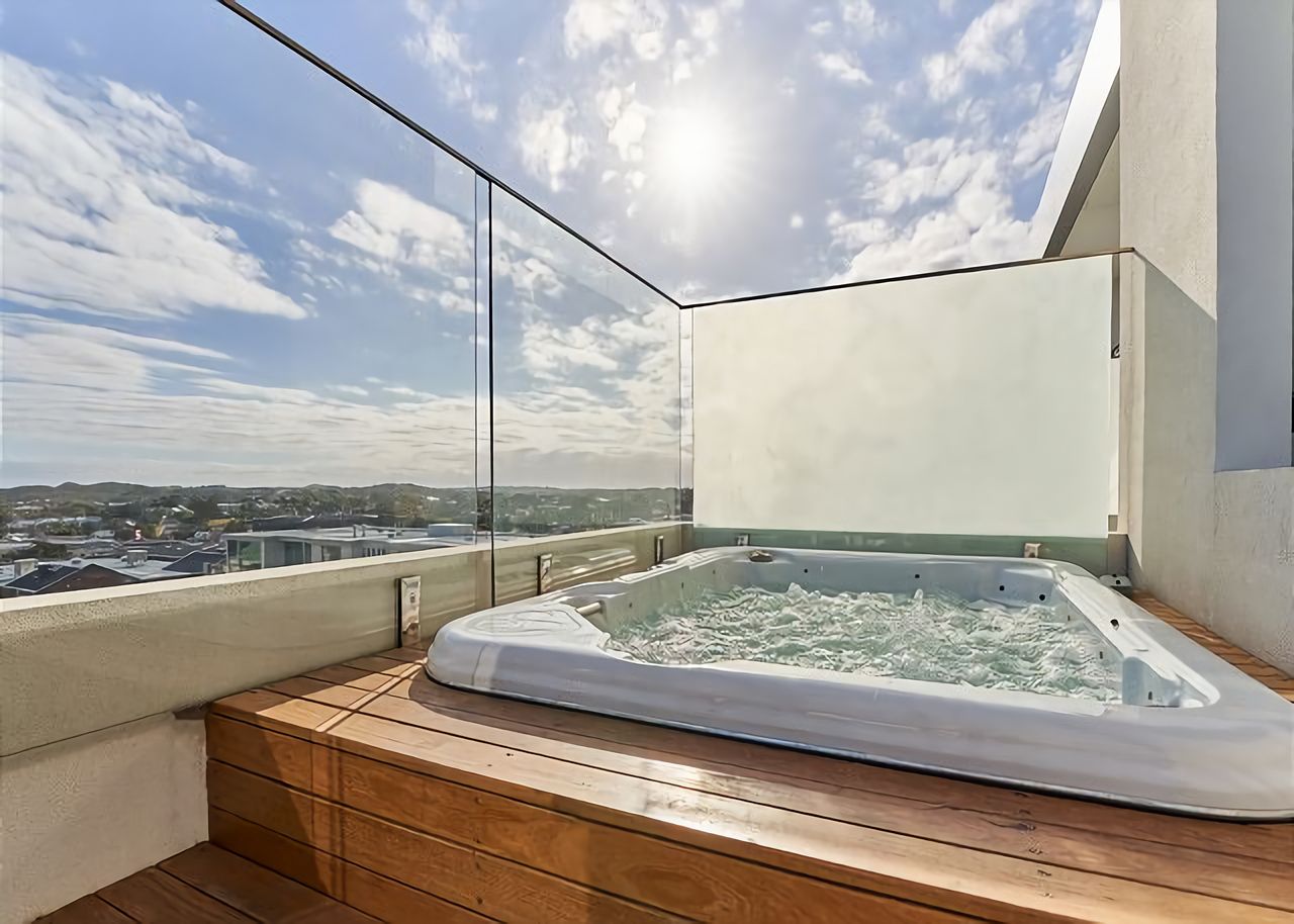 Property Image 2 - Spectacular Bayside Views Spa Rooftop