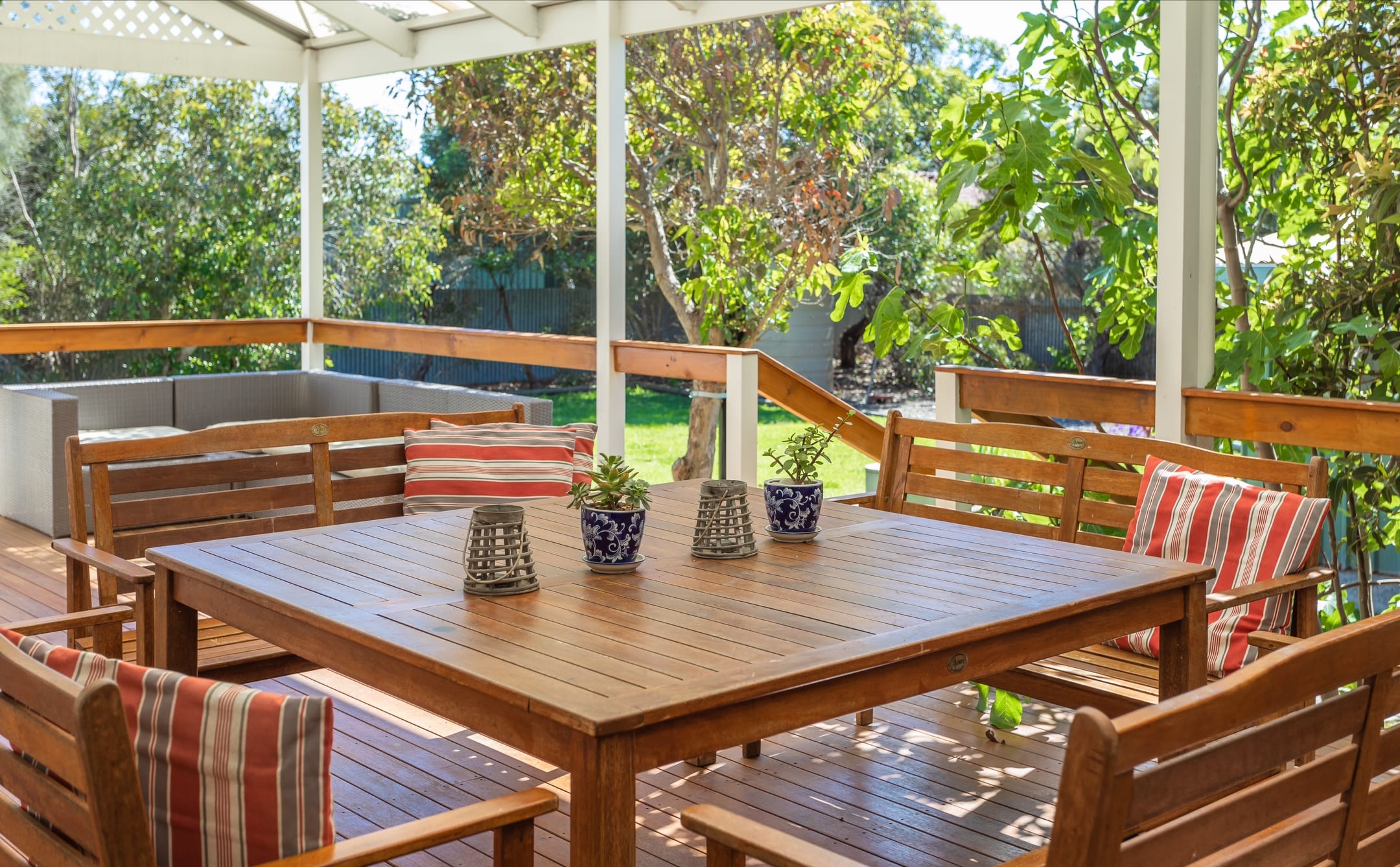 Spacious outdoor dining