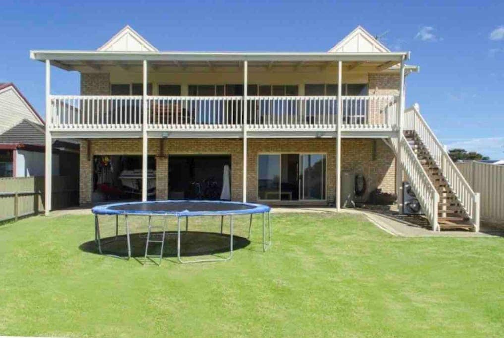 Property Image 2 - Hindmarsh Hideaway- Waterfront, pet friendly, NBN,Private jetty