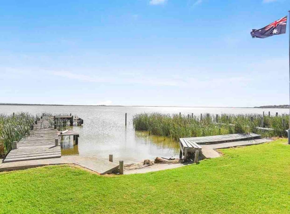 Property Image 1 - Hindmarsh Hideaway- Waterfront, pet friendly, NBN,Private jetty