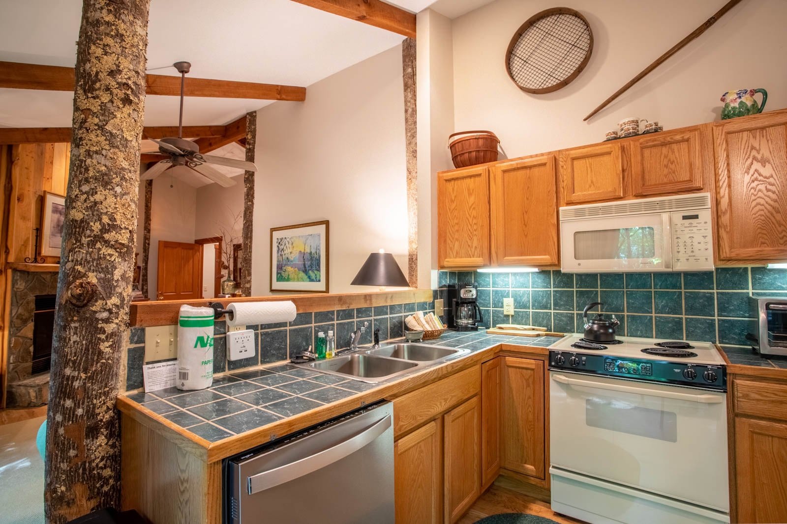 Kitchen Opens to the Living Room Kitchen Opens to the Living Room