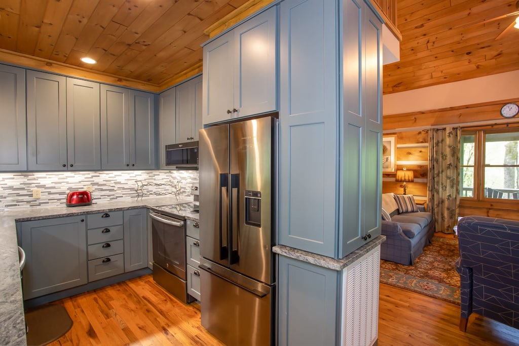 Boulder Falls Retreat Kitchen