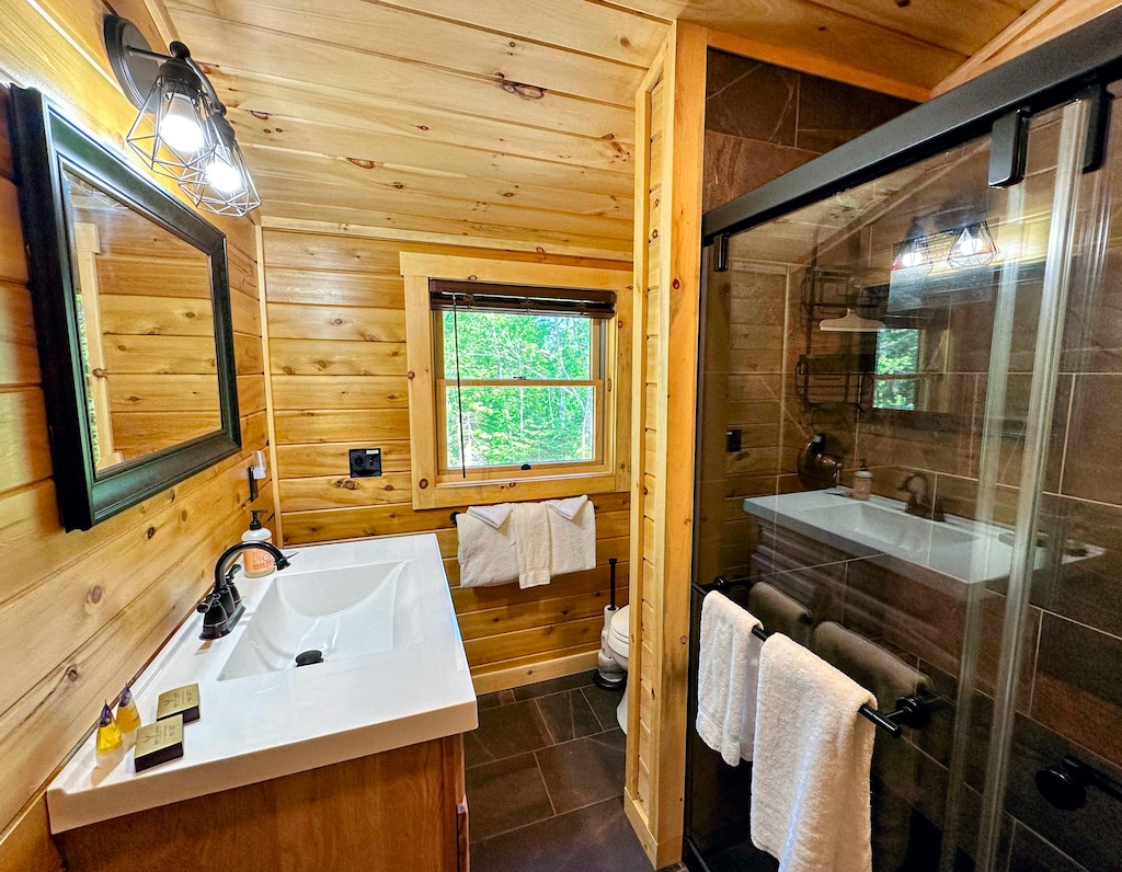 Upper Level Full Bath with Shower