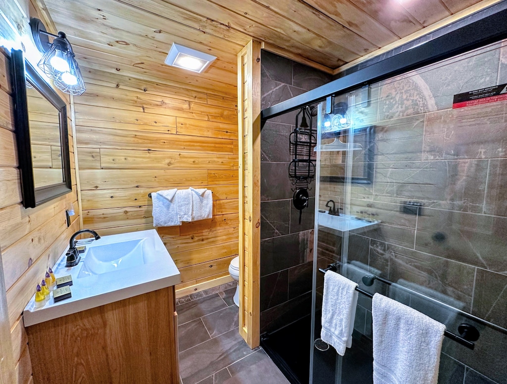 Main Level Full Bath with Shower