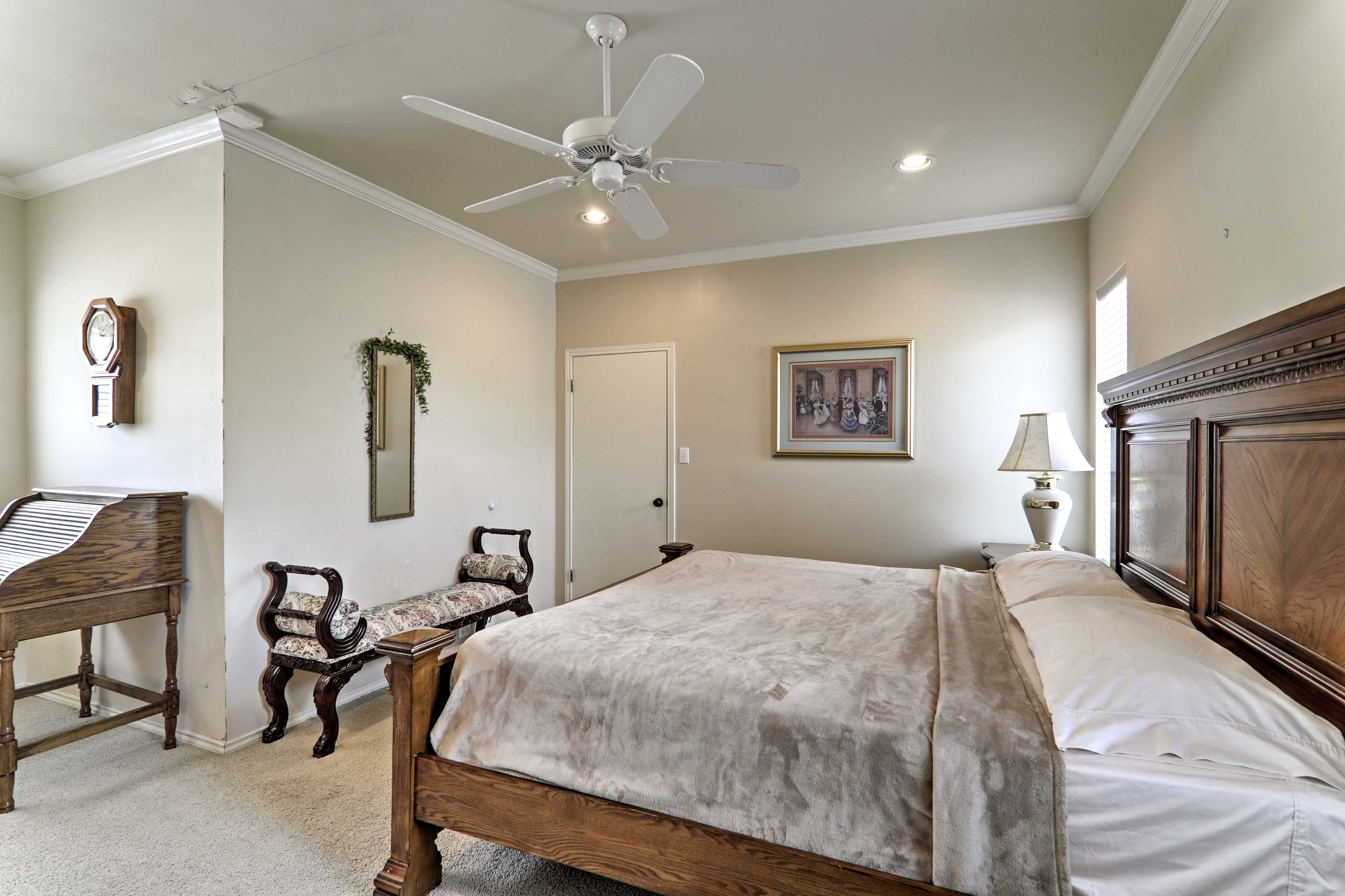 Pool & Hot Tub: Lakefront Harlingen Home