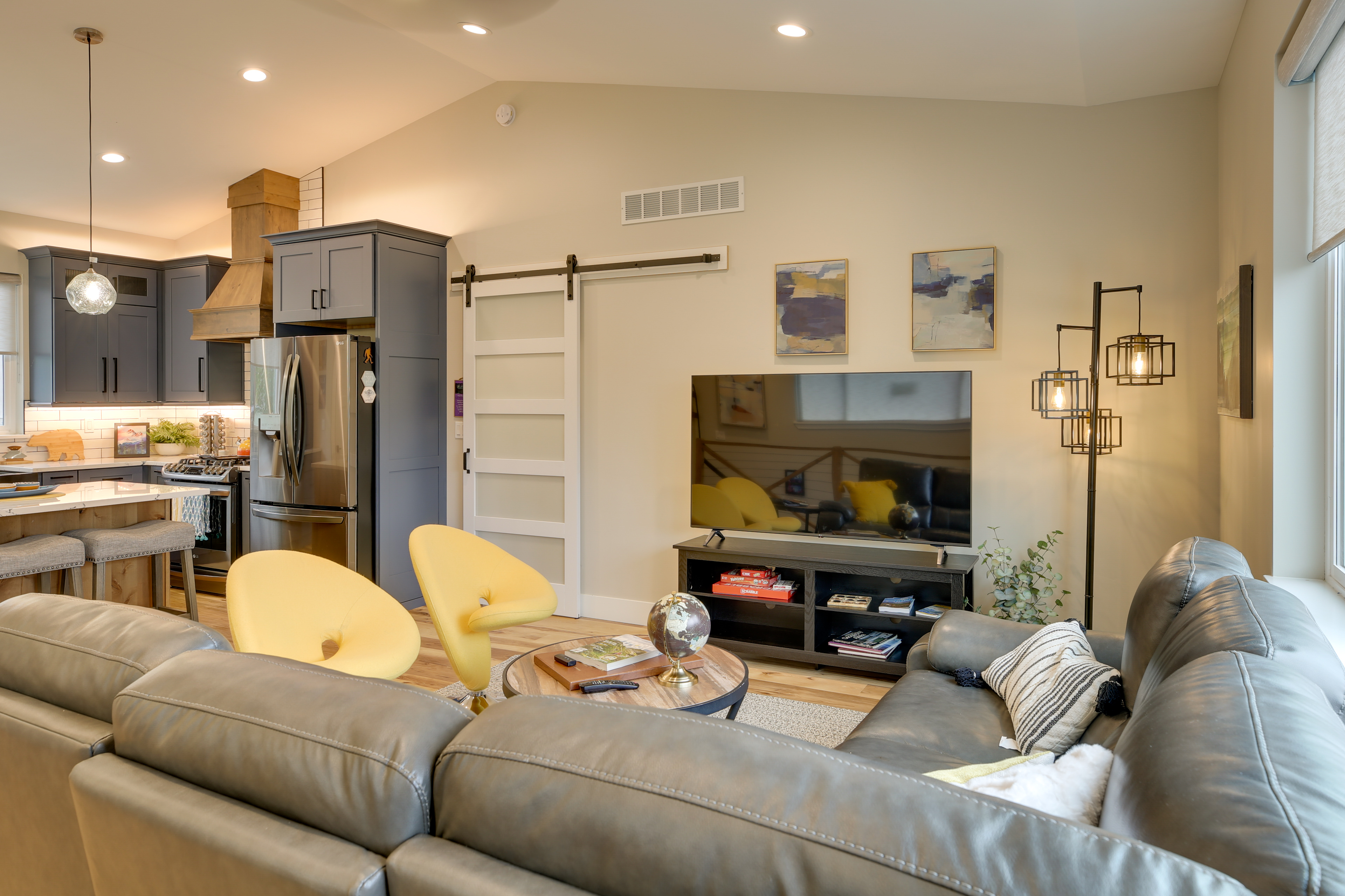 Anchorage Apartment w/ a View ~ 3 Mi to Airport