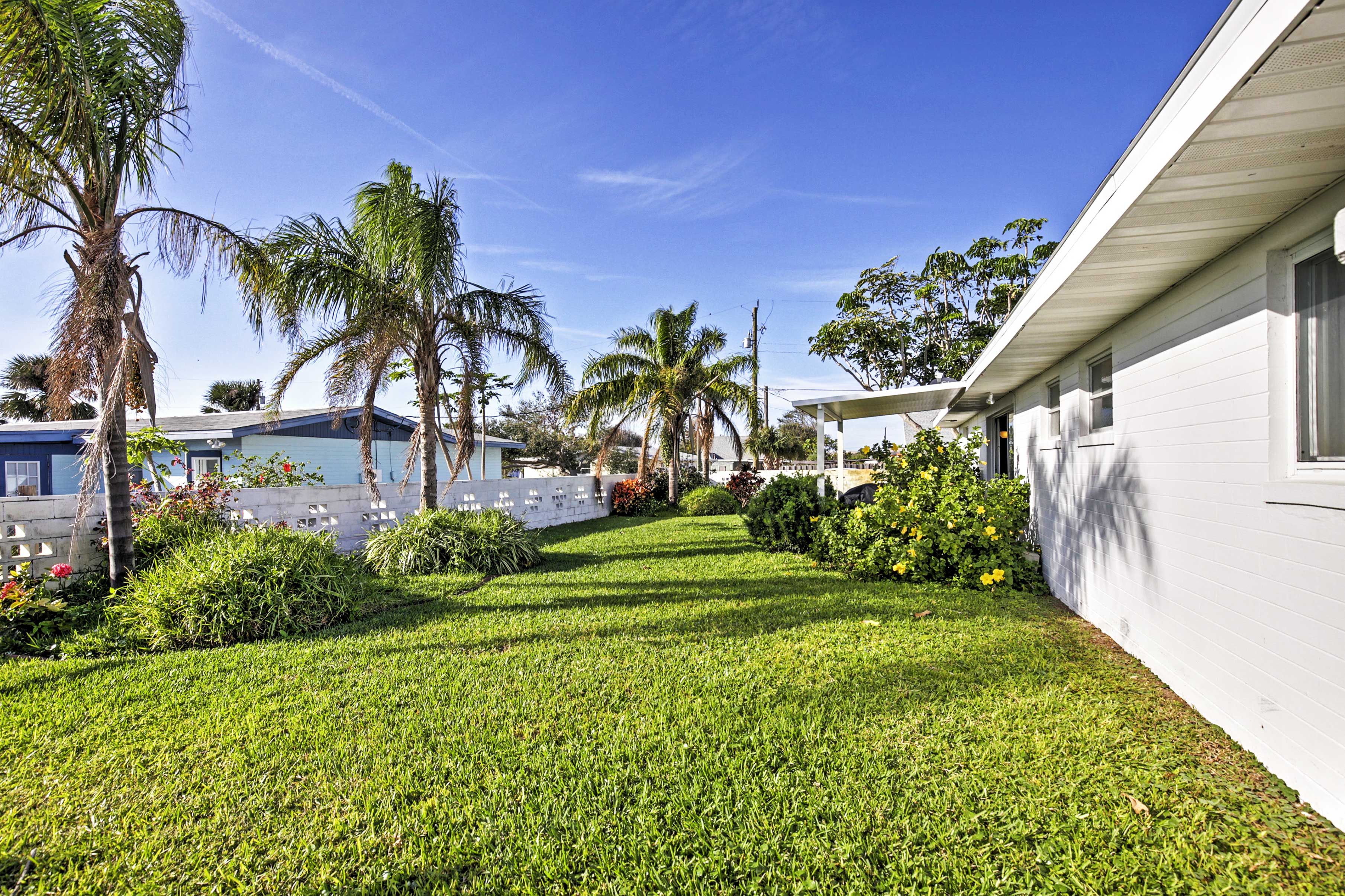 Pet-Friendly Daytona Beach Home, Walk to the Ocean