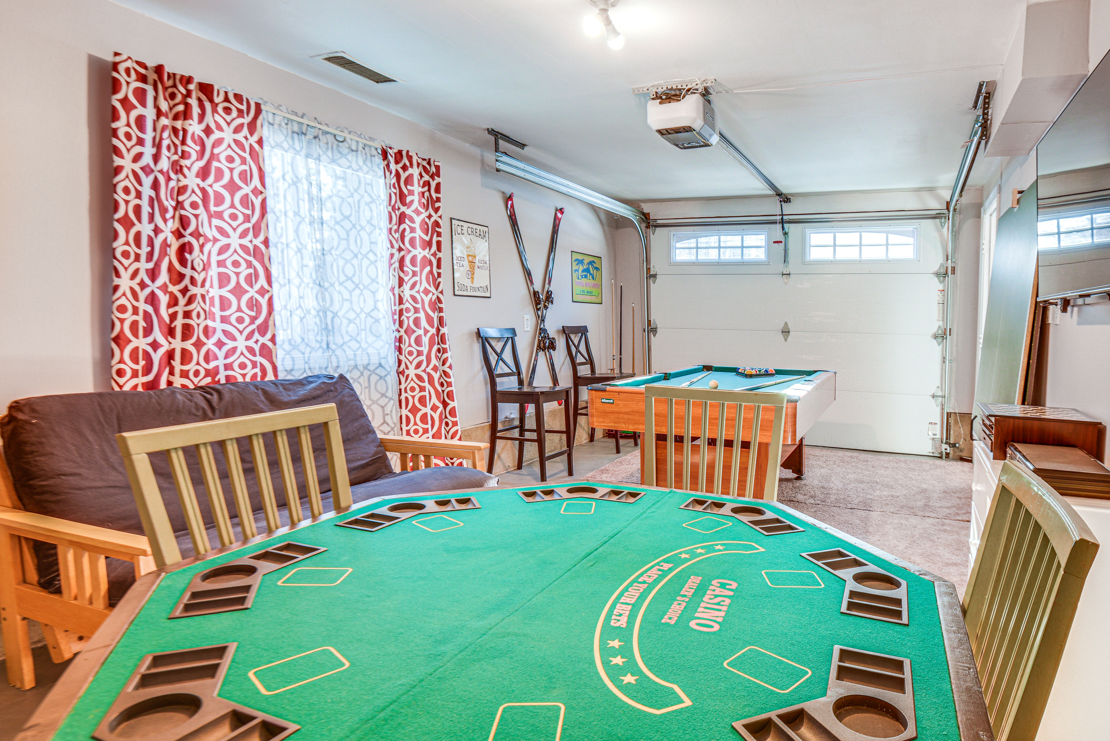 New Hampshire Getaway w/ Game Room & Lake Access