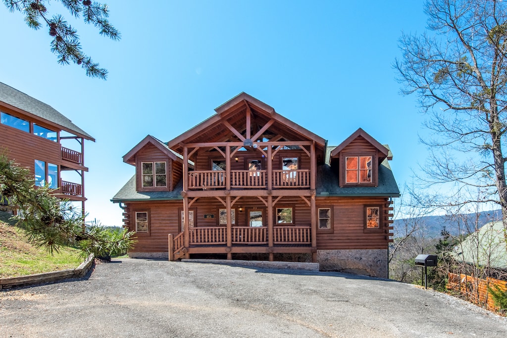 1-01_RoyalVistaLodge