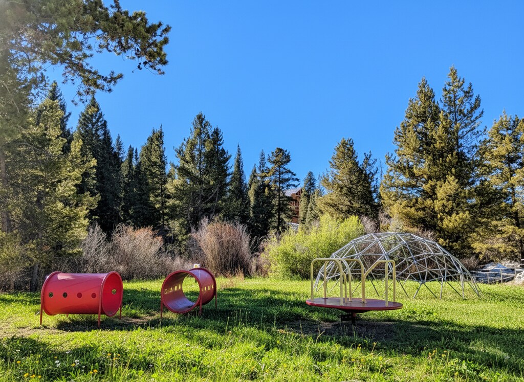 Let your little ones explore and play freely on this charming playground, surrounded by beautiful forest scenery and fresh mountain air.