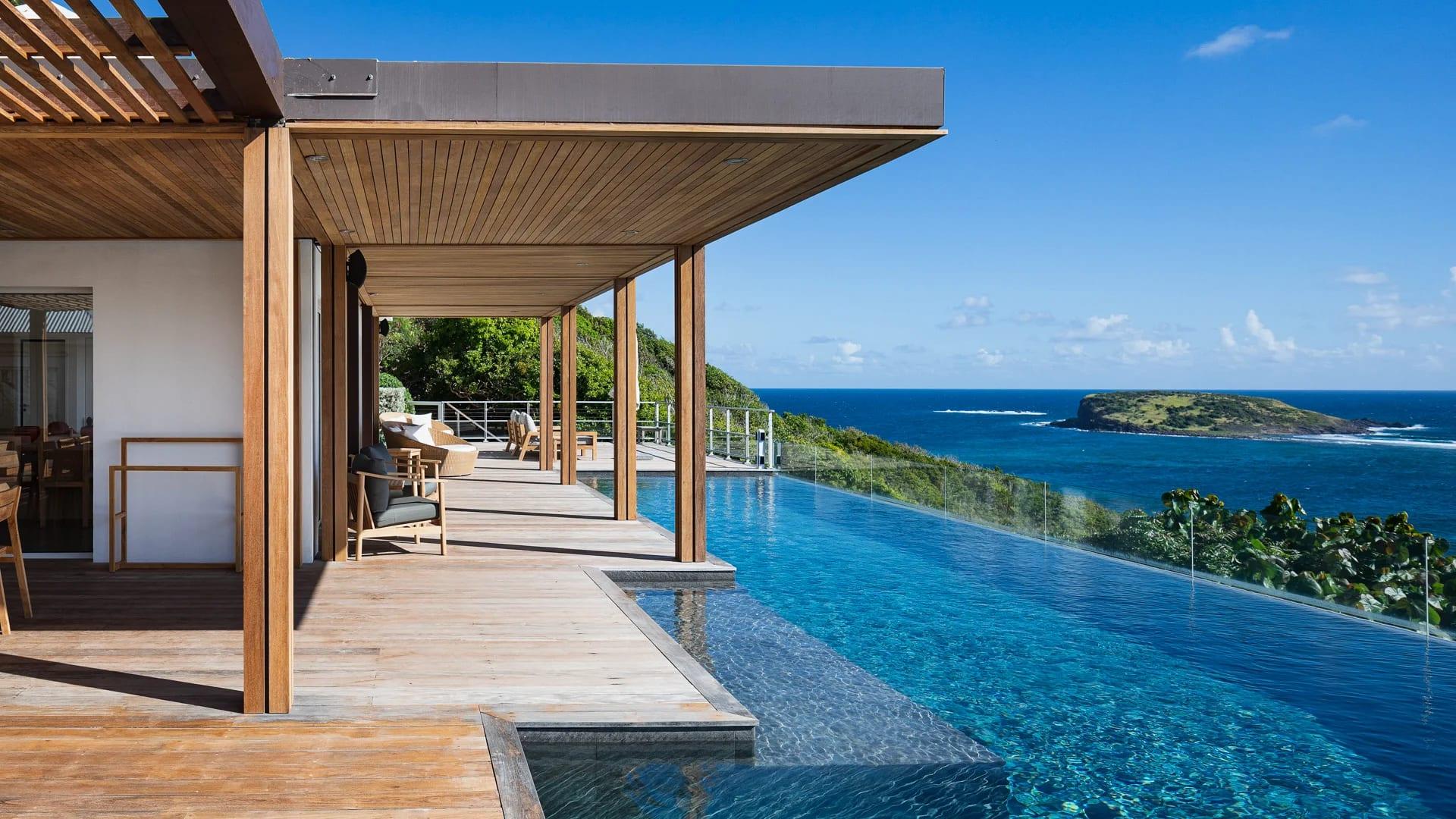 Property Image 1 - Stunning Luxurious Villa in Front of the Ocean