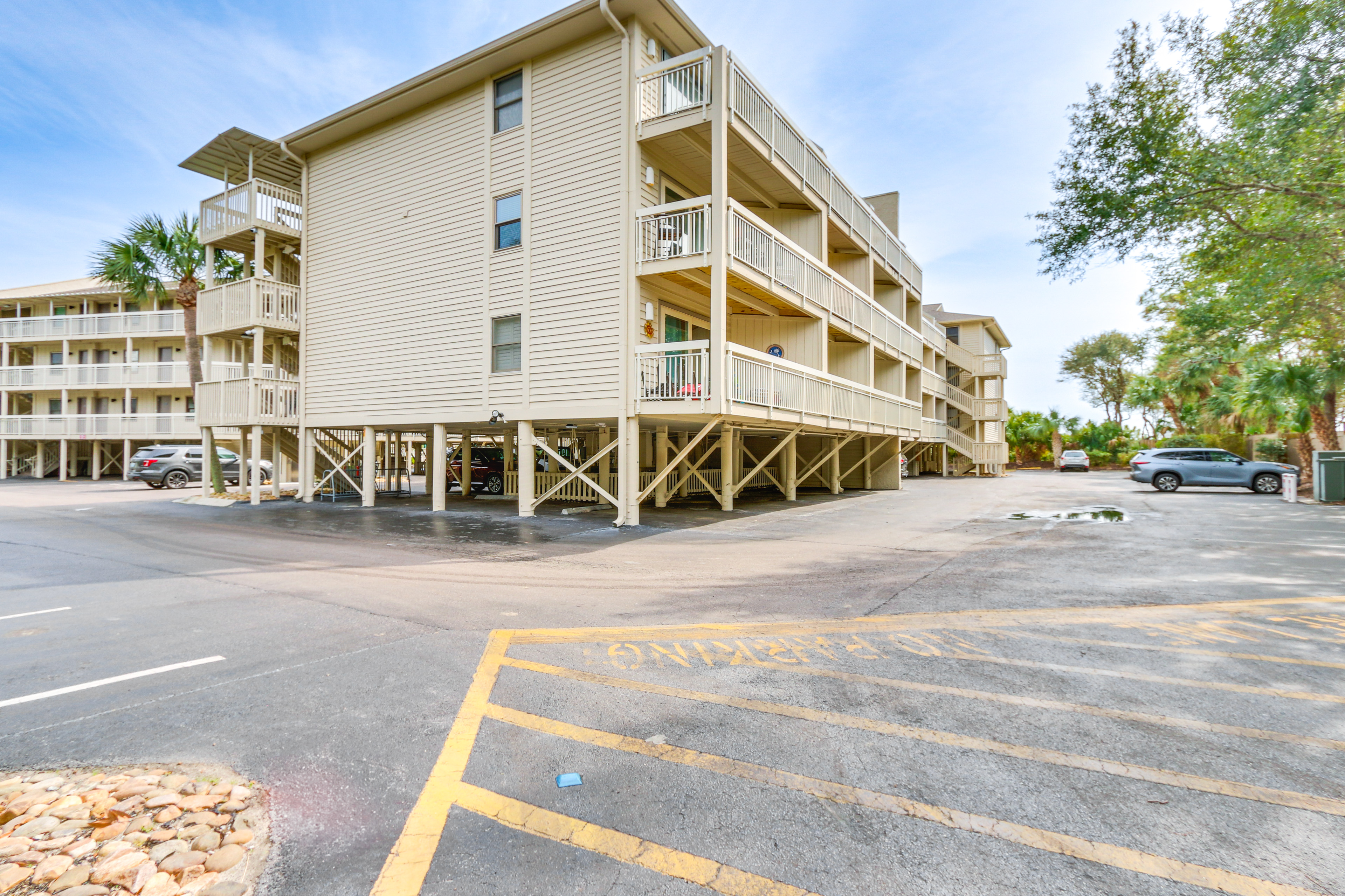 Property Image 2 - Hilton Head Island Condo w/ Coligny Beach Access!