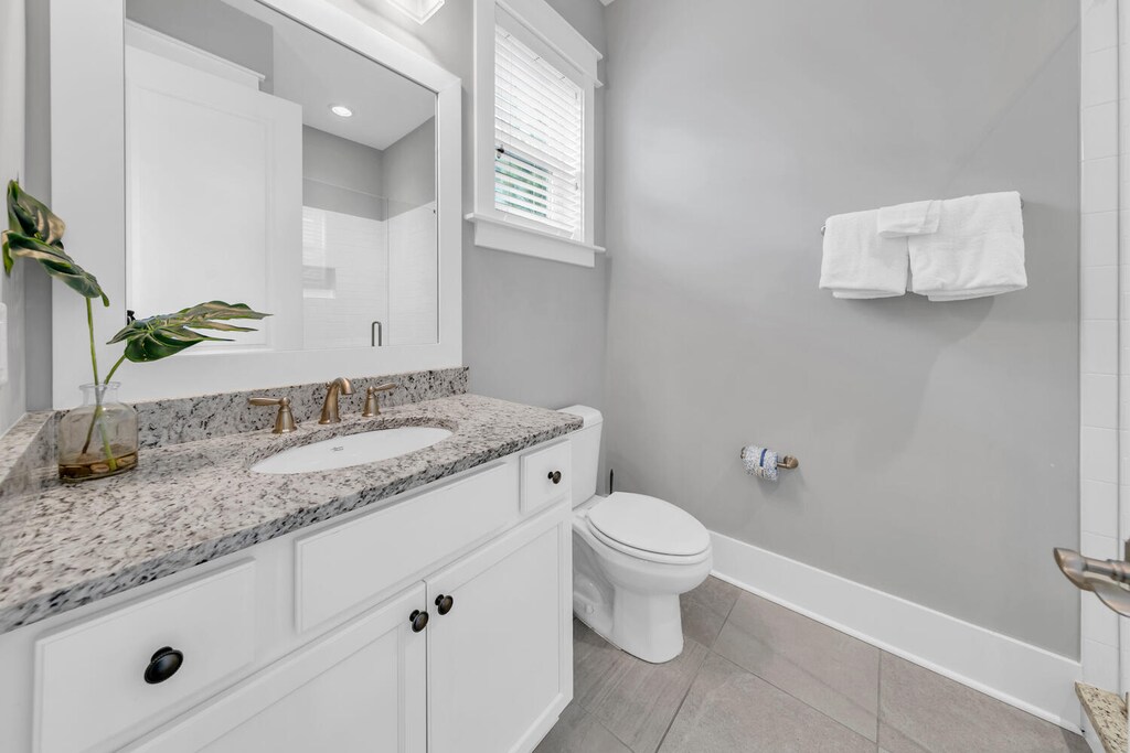 Downstairs suite bathroom