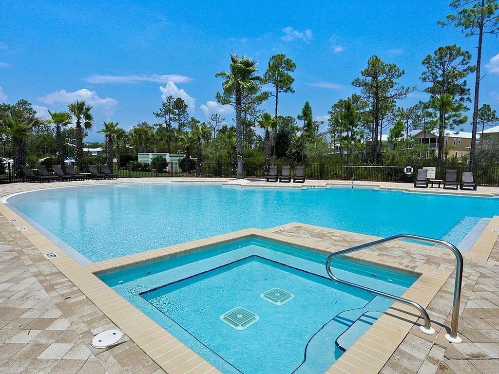 Hot tub and zero entry pool 