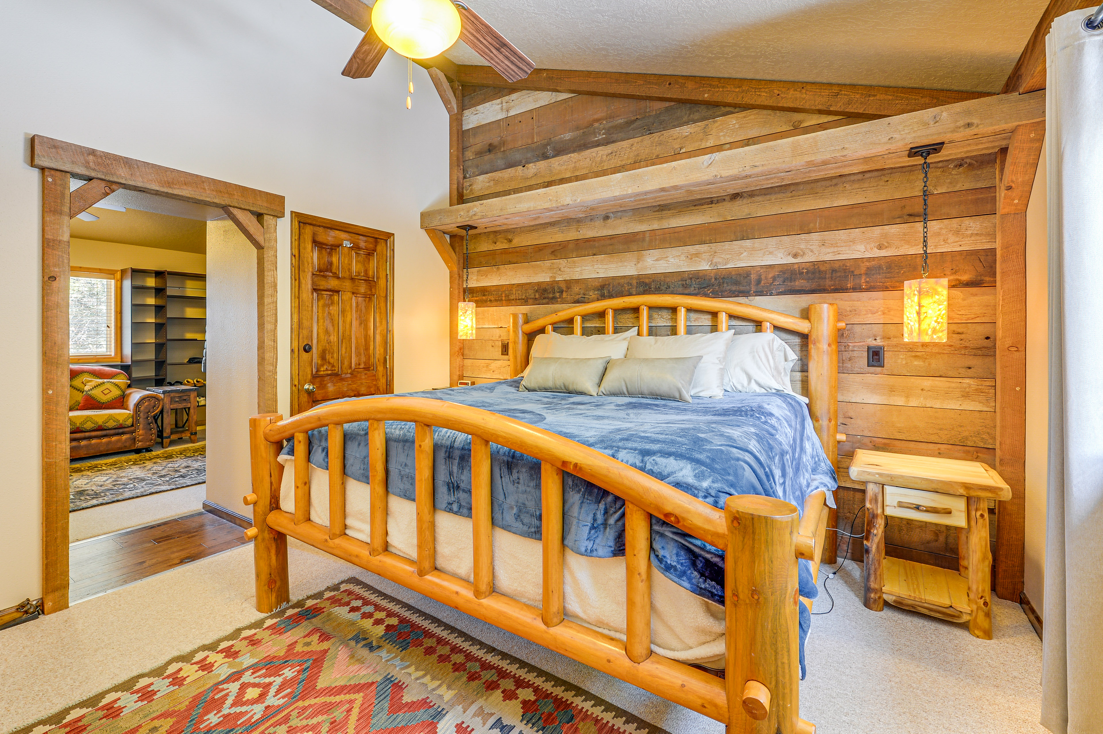 Wyoming Cabin w/ Hot Tub & Mountain-View Deck