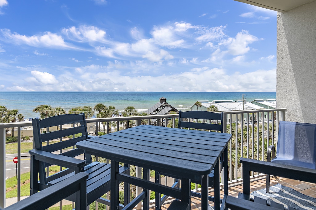 Leeward Key 405 balcony