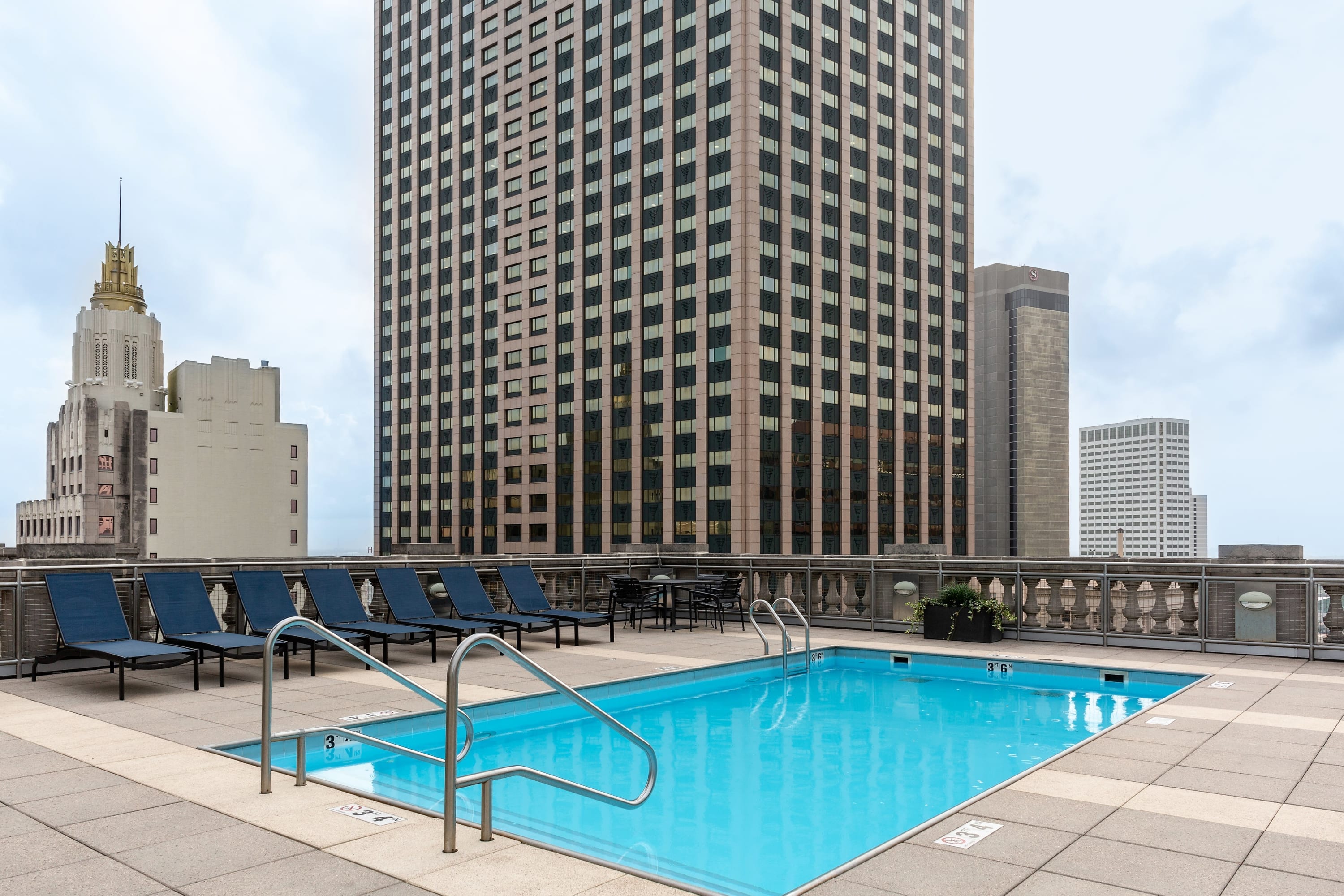 Property Image 2 - Hibernia Tower | Rooftop Pool | 1 Bed Apt