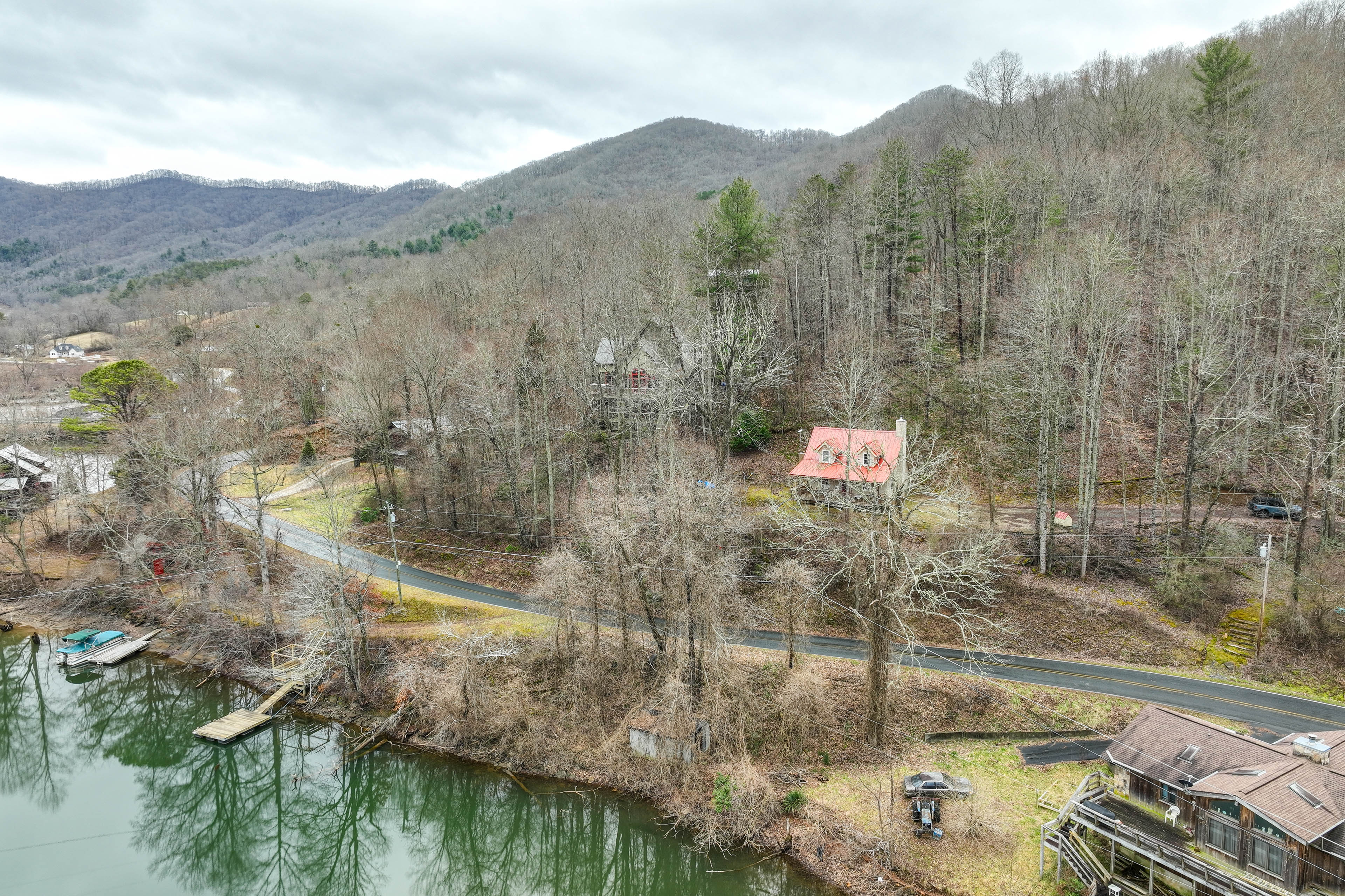 Property Image 2 - Santeetlah Lake Retreat w/ Dock: Walk to Water!