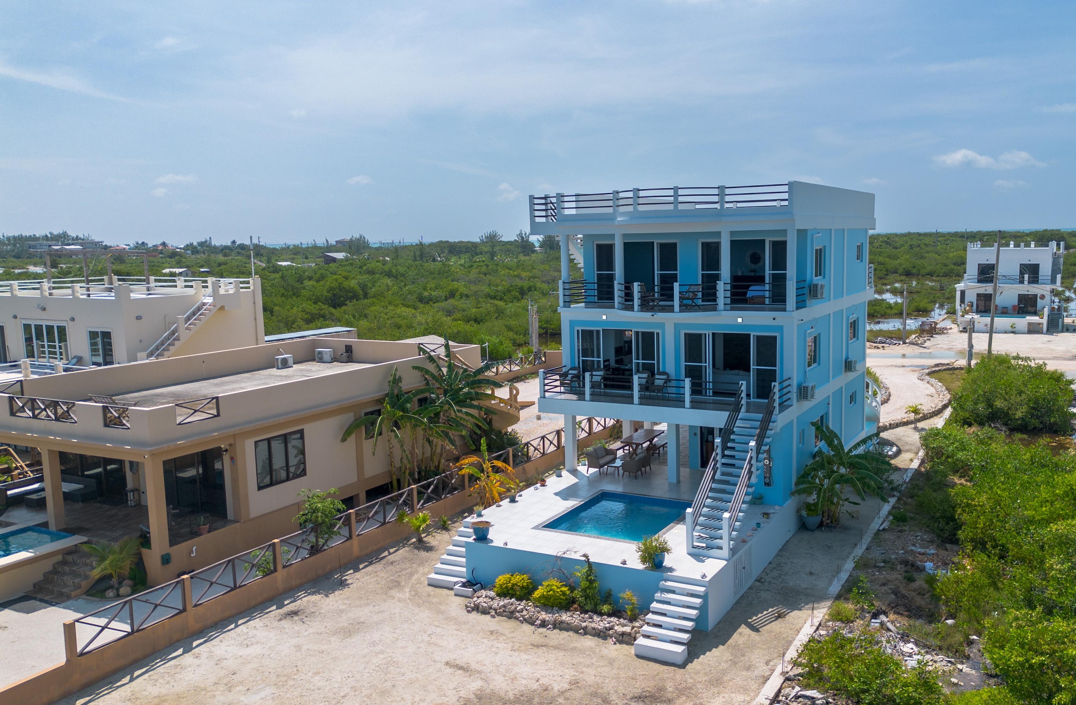 Property Image 2 - Poolside suite and second floor house at Lor-E-Lei House