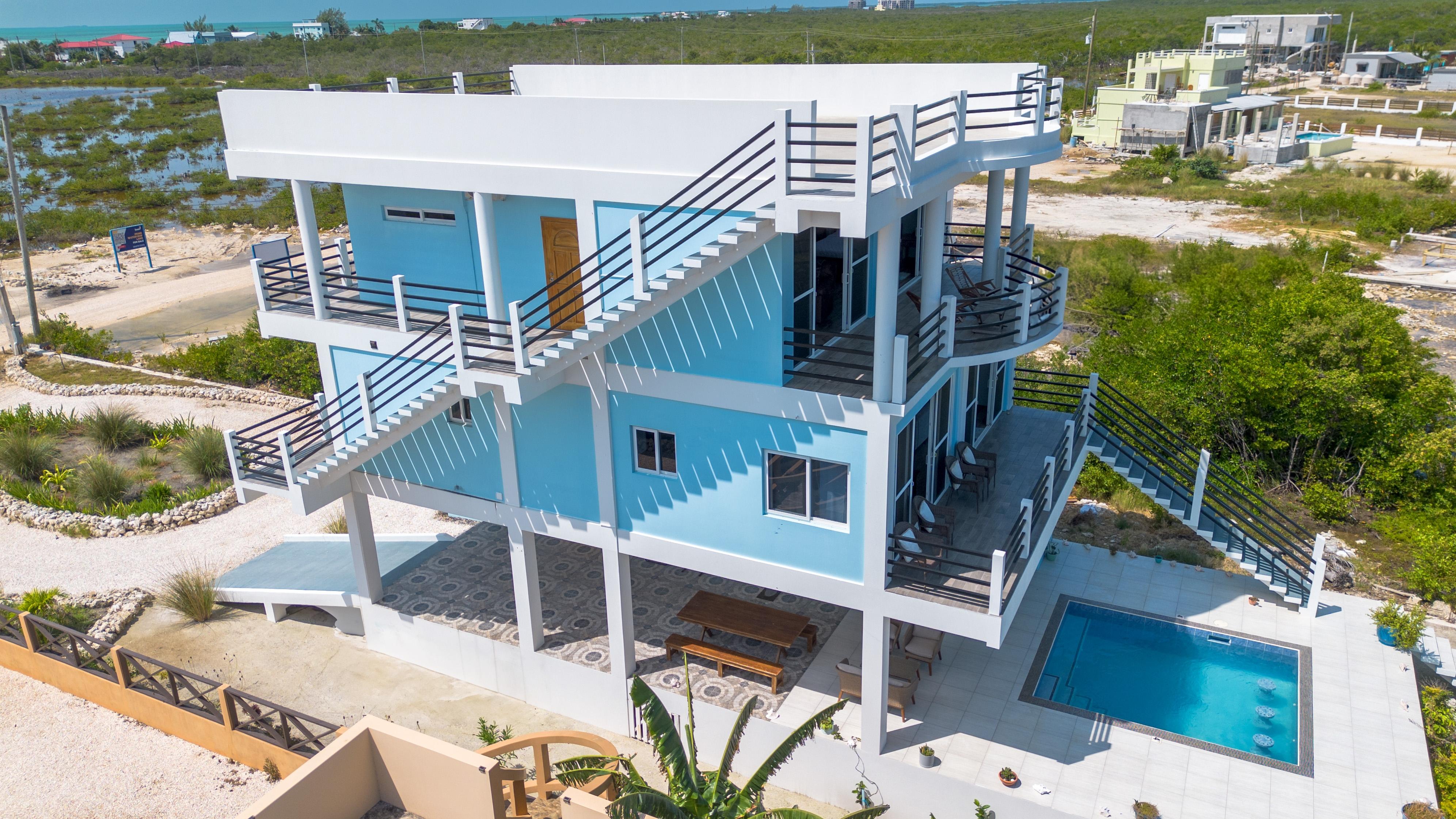 Property Image 1 - Poolside suite and second floor house at Lor-E-Lei House