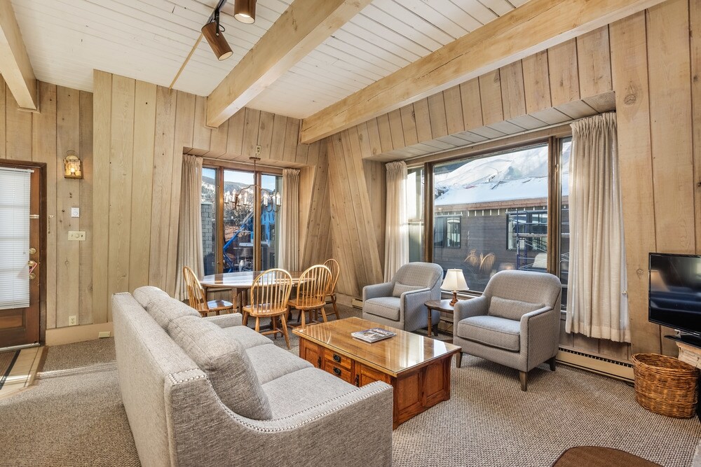 Property Image 2 - Chateau Dumont Unit 15 | Spacious Top Floor Condo, Two Blocks from  Aspen Mountain