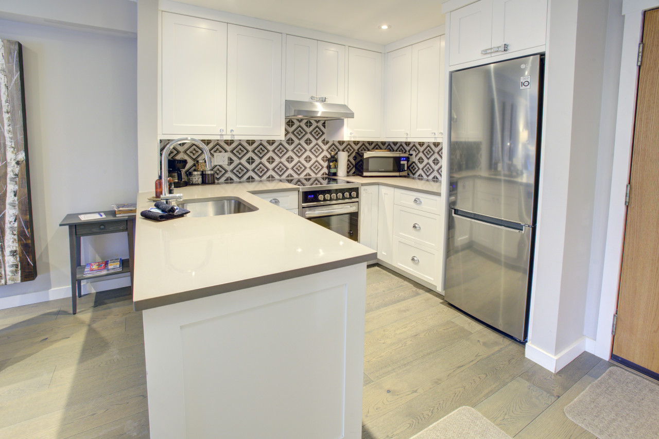 Creekside Escape 1BR: POOL- HOT TUB.Walk to Lifts