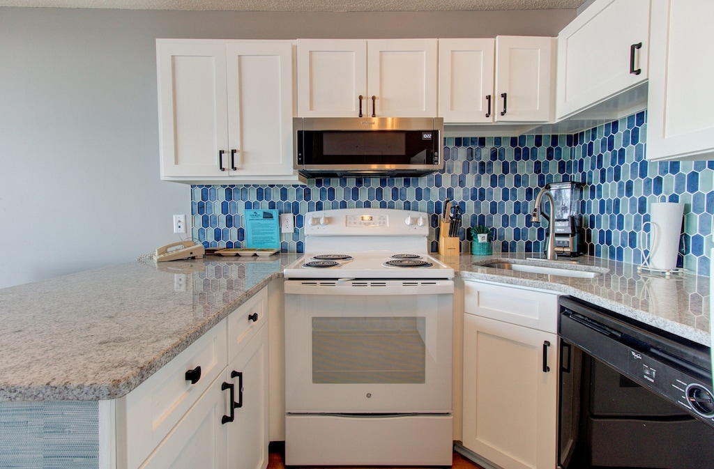 Atlantic Towers 309-print-014-033-Kitchen-4200x2760-300dpi