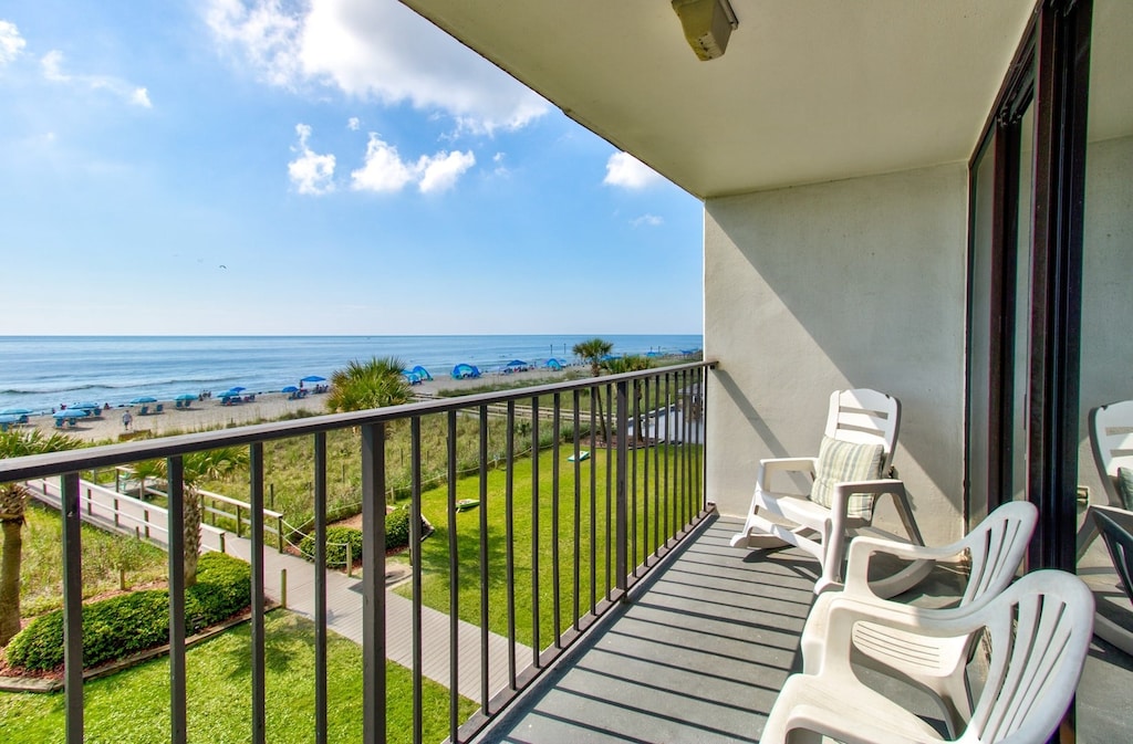 Atlantic Towers 309-print-022-039-Balcony-4200x2761-300dpi