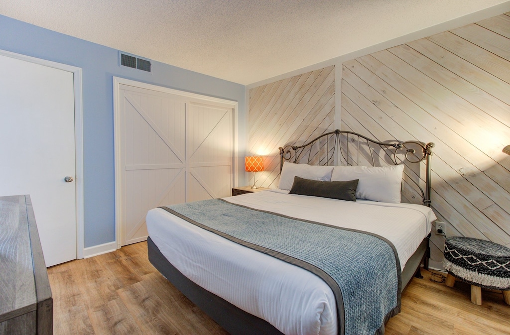 Atlantic Towers 309-print-016-044-Bedroom-4200x2760-300dpi