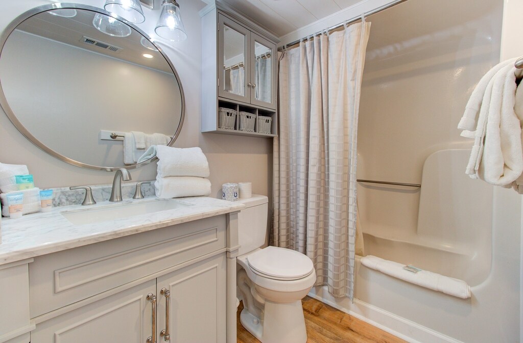 Atlantic Towers 309-print-018-045-Bathroom-4200x2761-300dpi