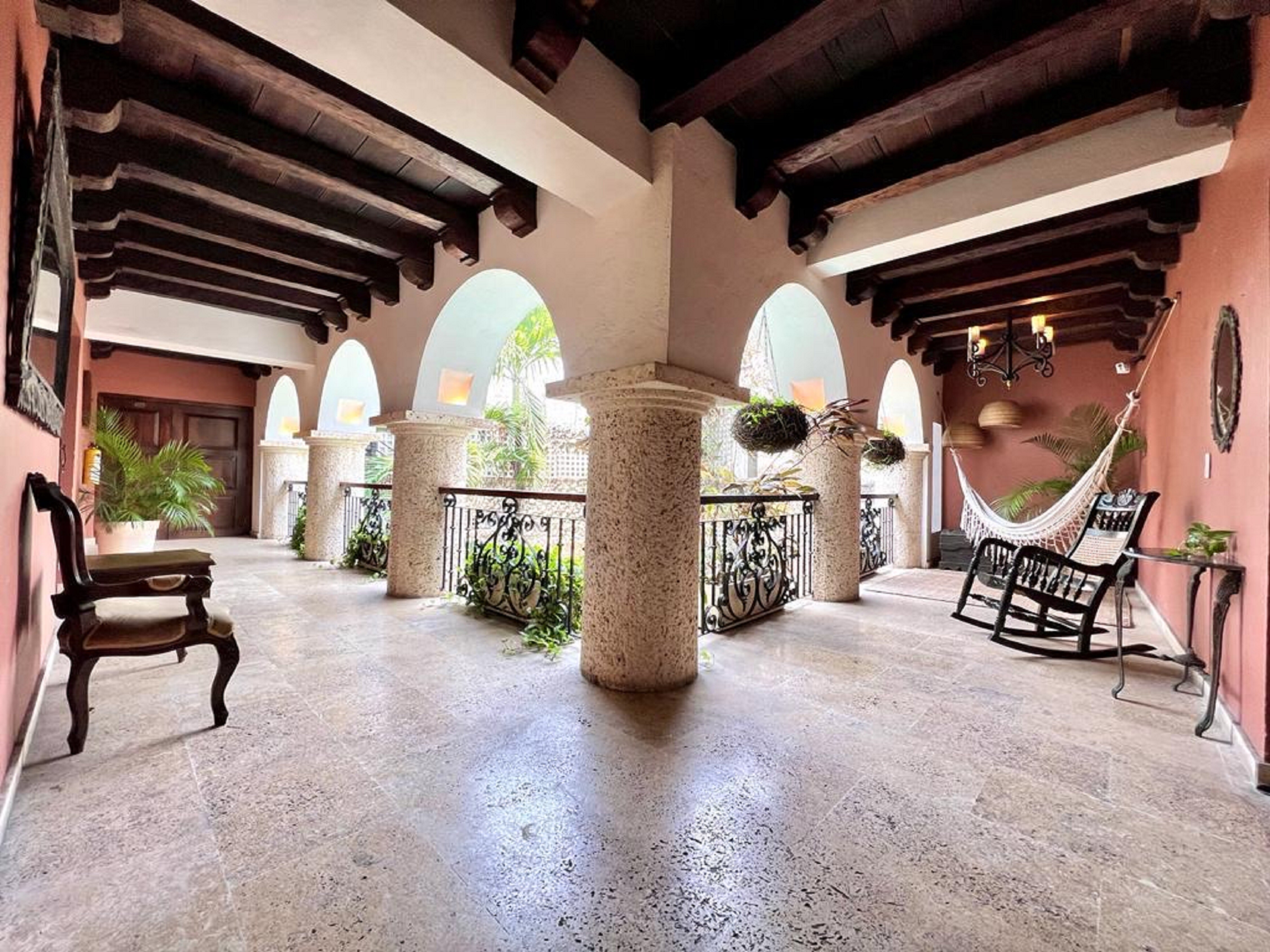 Property Image 2 - 8aps-4 Luxury house in the historic center with pool Air conditioning and WIFI