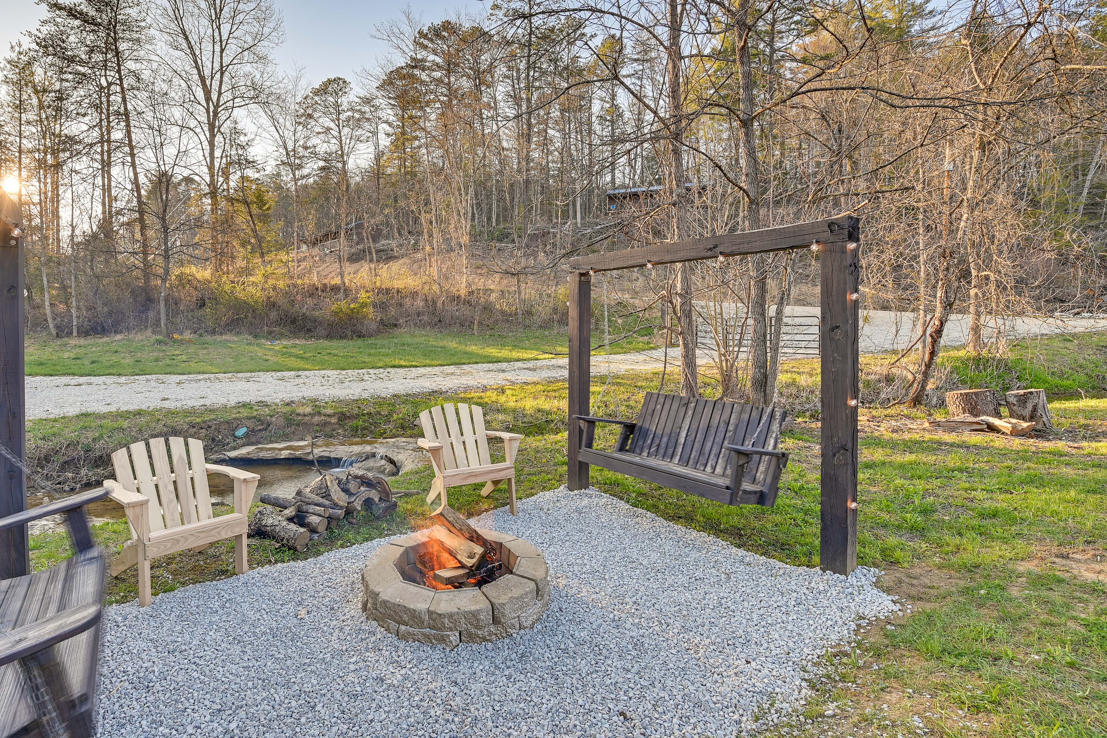 Property Image 2 - Cabin w/ Expansive Deck ~ 4 Mi to Red River Gorge!