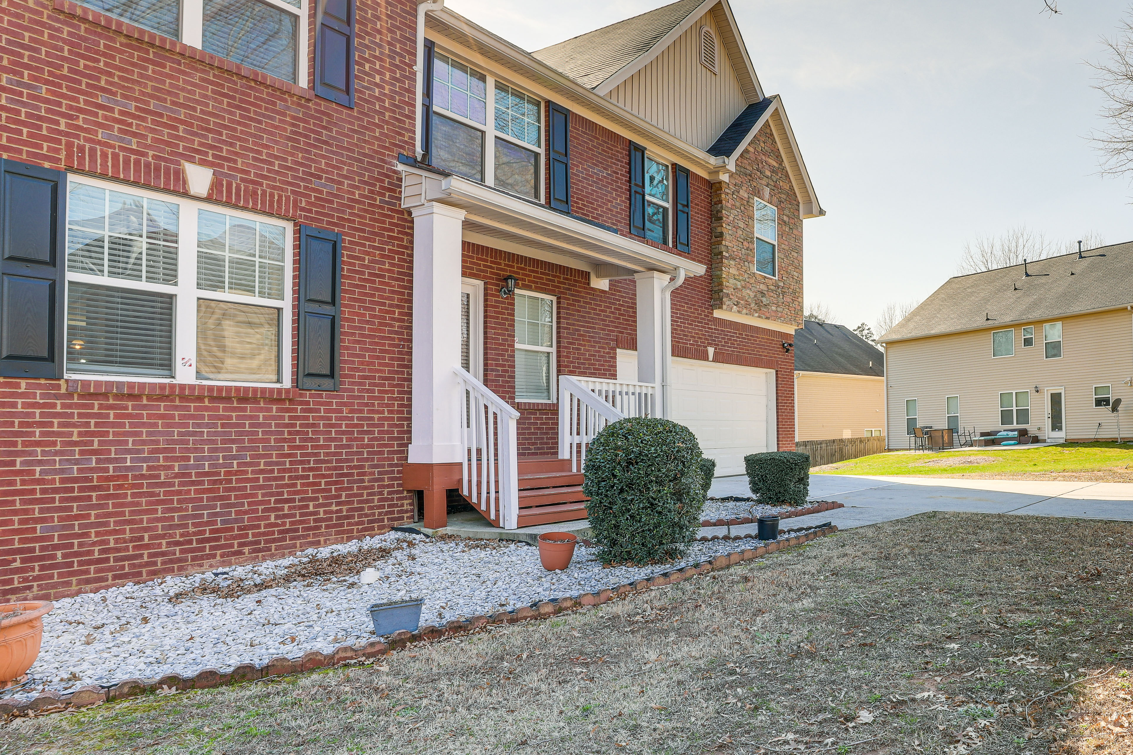 Spacious Snellville Home: 28 Mi to Atlanta!