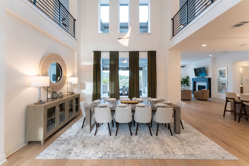 Dining Area - Walker Luxury Vacation Rentals