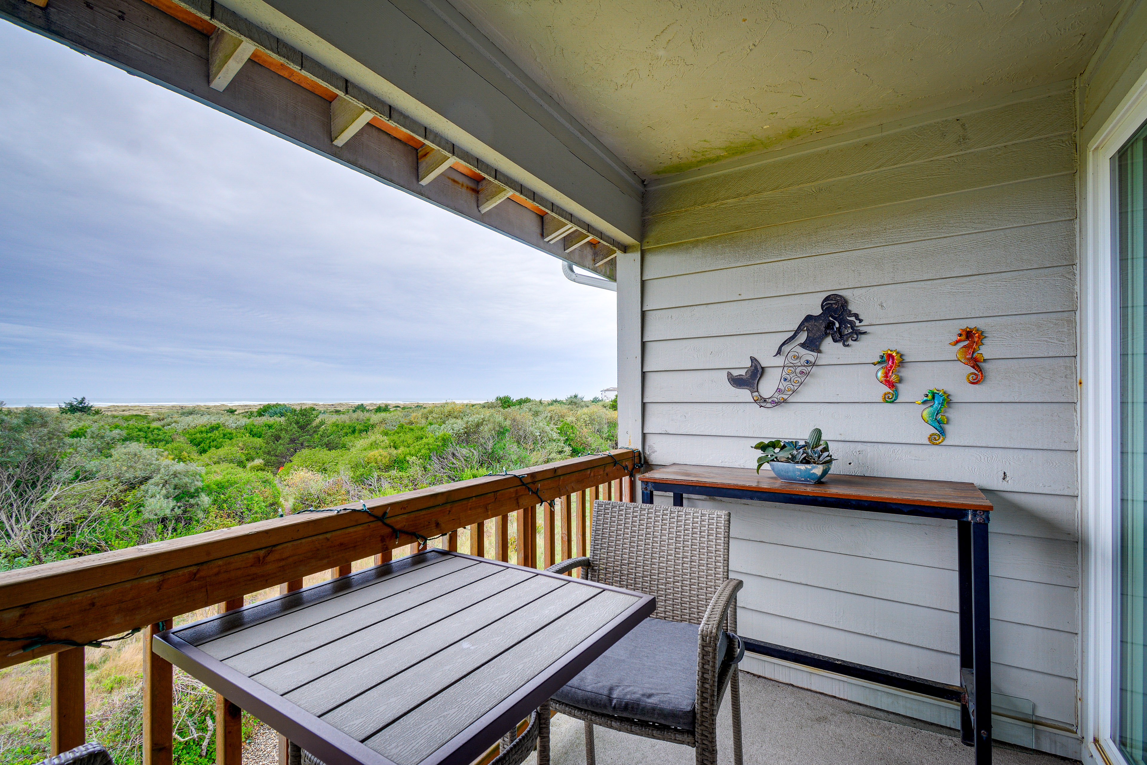 Property Image 2 - Dog-Friendly Ocean Shores Condo w/ Balcony & Views