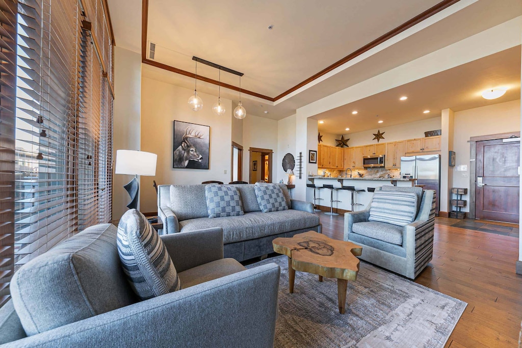 4001 Northstar Dr Unit 103-print-006-007-Northstar Dr 103Indoor12-3292x2195-300dpi