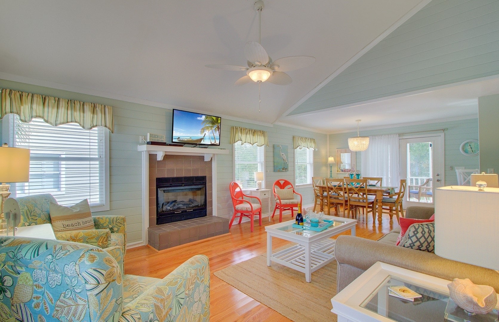 Living Room, 55 Pelican Bay