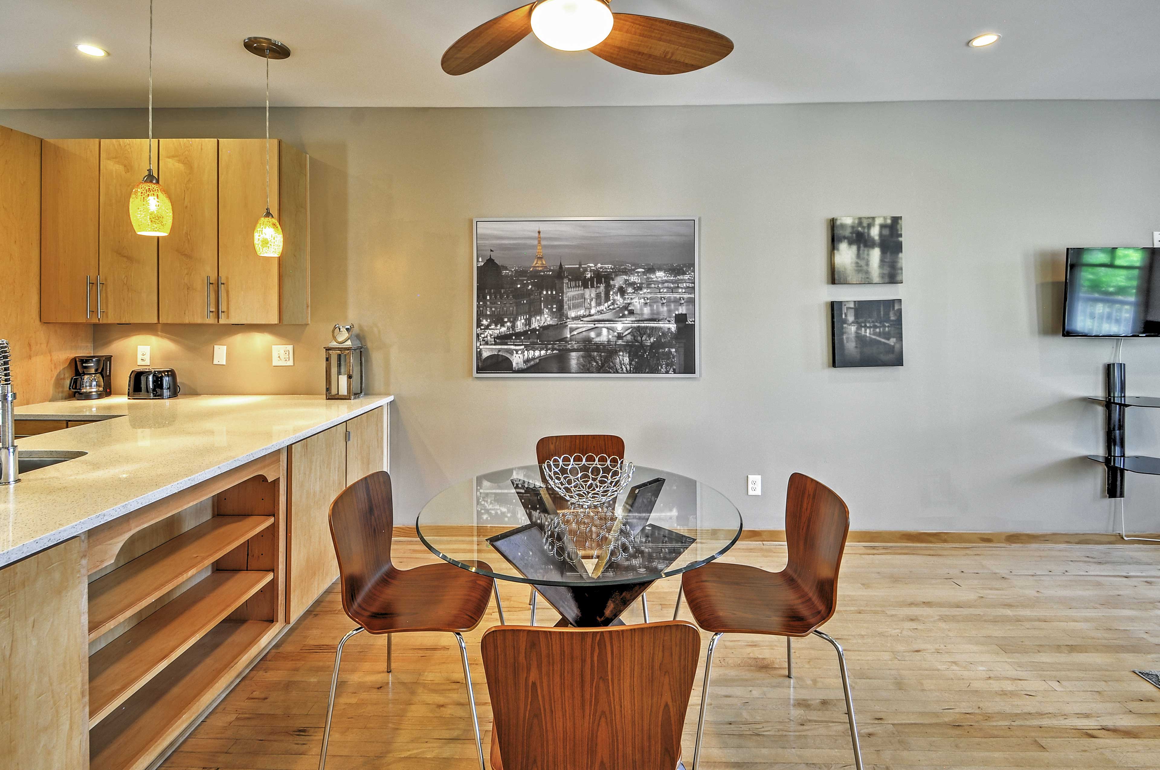 Modern Atlanta Loft Above Bakery in Cabbagetown! Home Rental in Atlanta