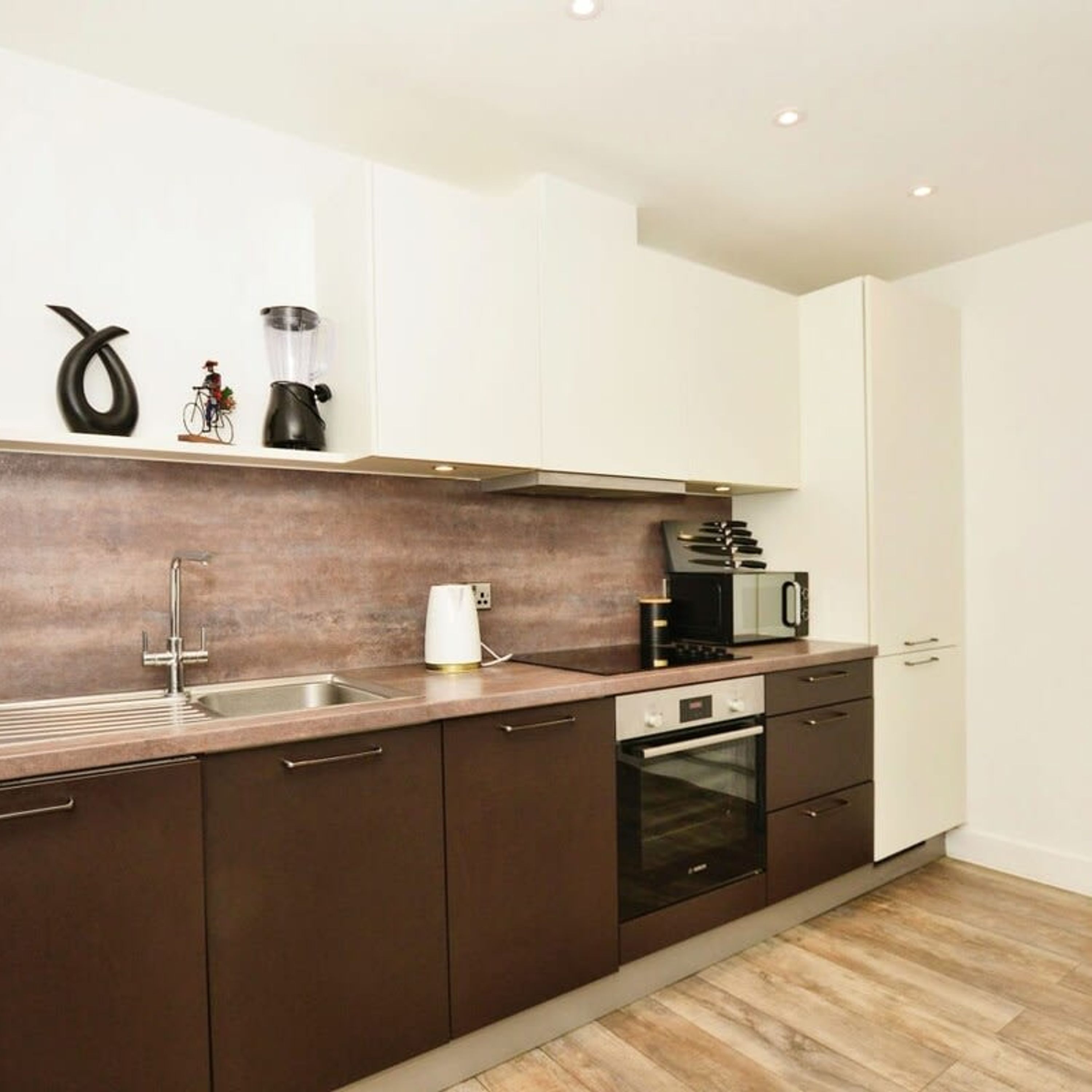 Sleek 2 Bedroom Apartment - Sofa-Bed - Ashford