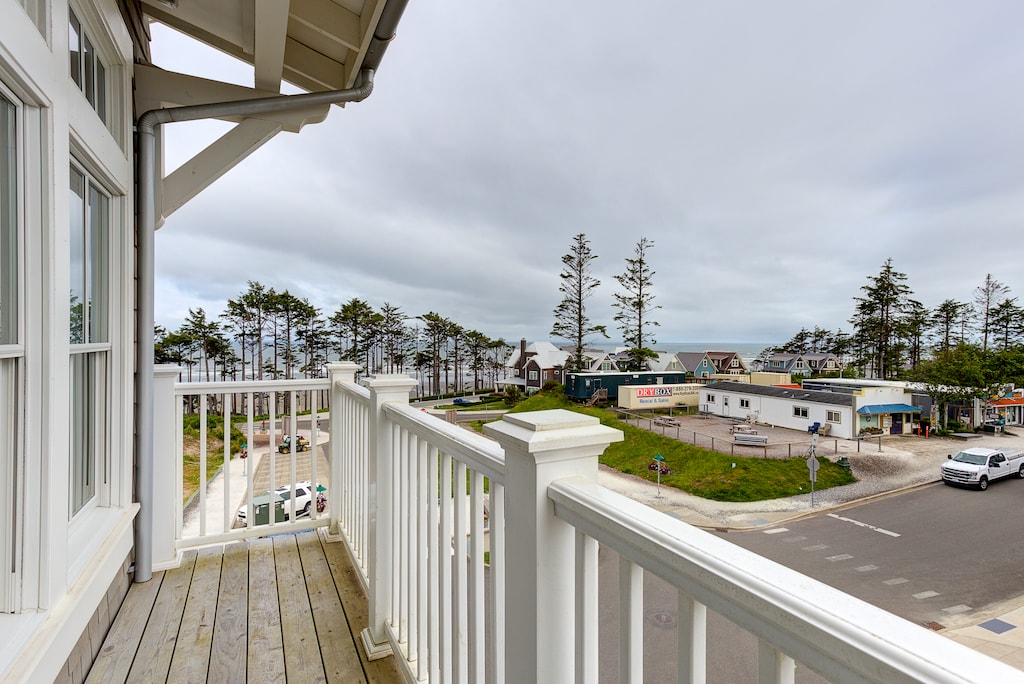 Balcony facing Market Street