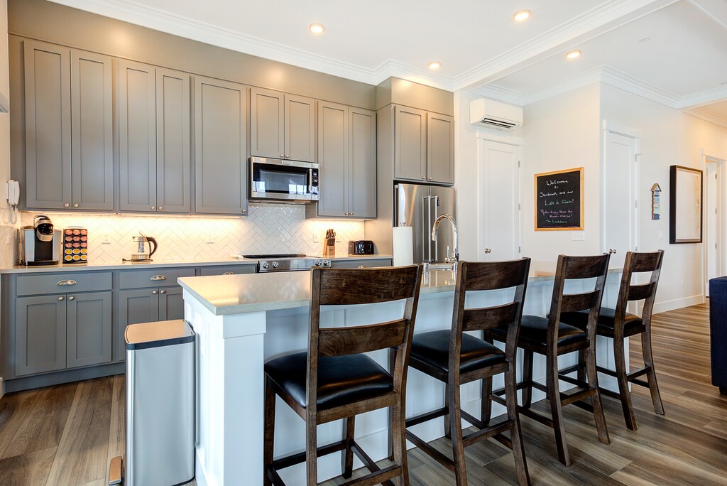 Expansive kitchen island