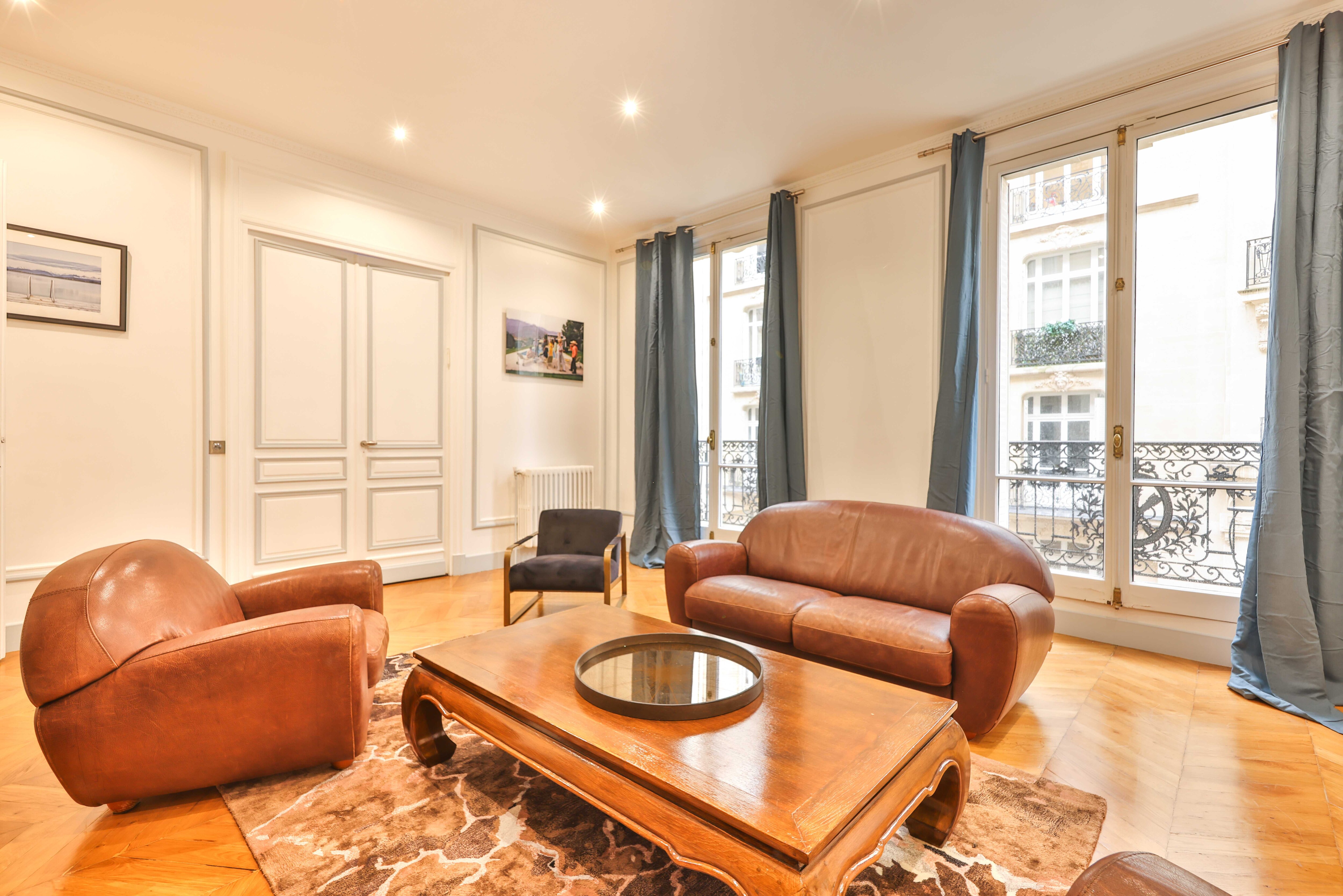 Property Image 1 - Elegant 196 sqm Parisian Aprt Close to Trocadéro and Eiffel Tower