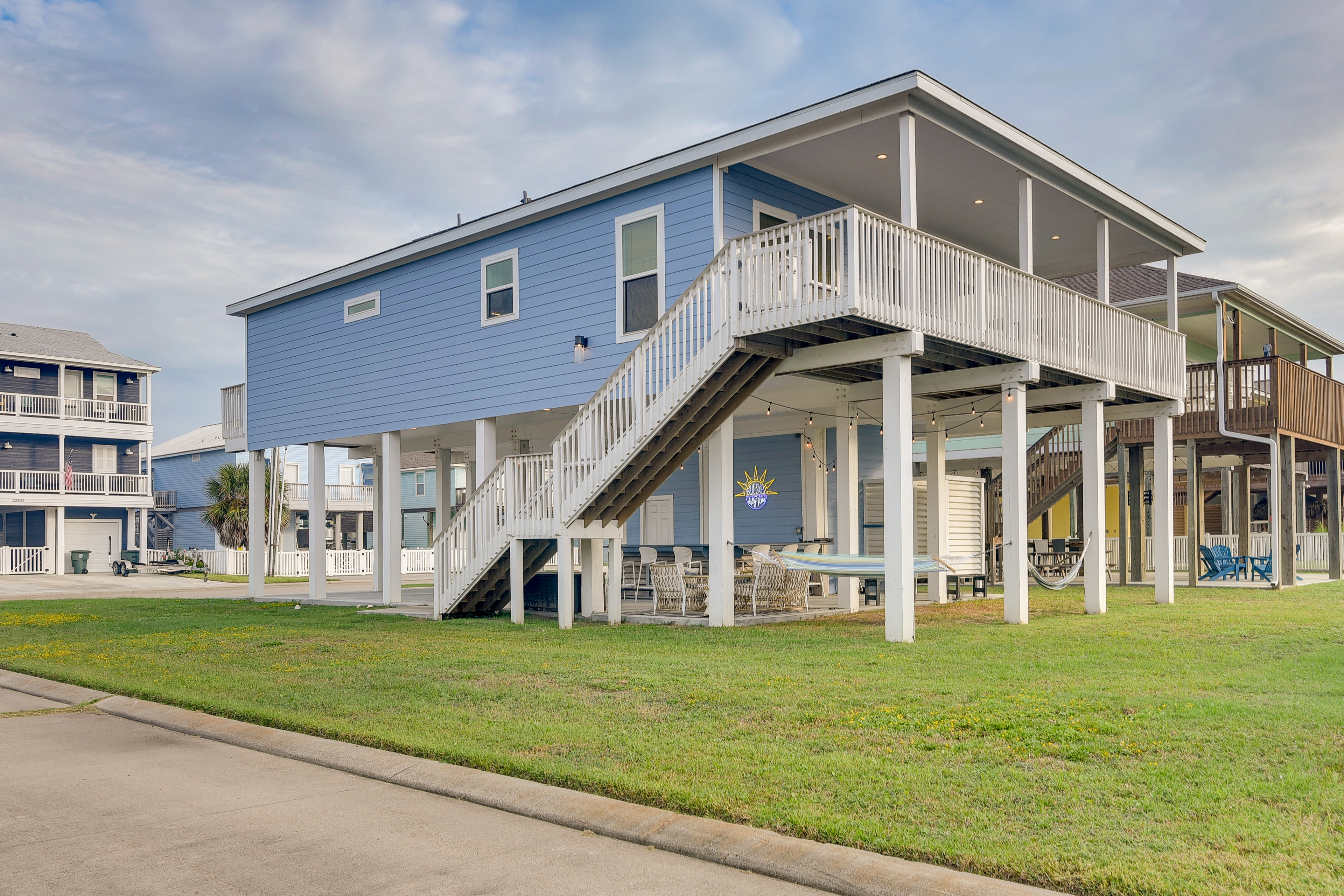 Property Image 2 - Galveston Home w/ Pool Access, Walk to Beaches!