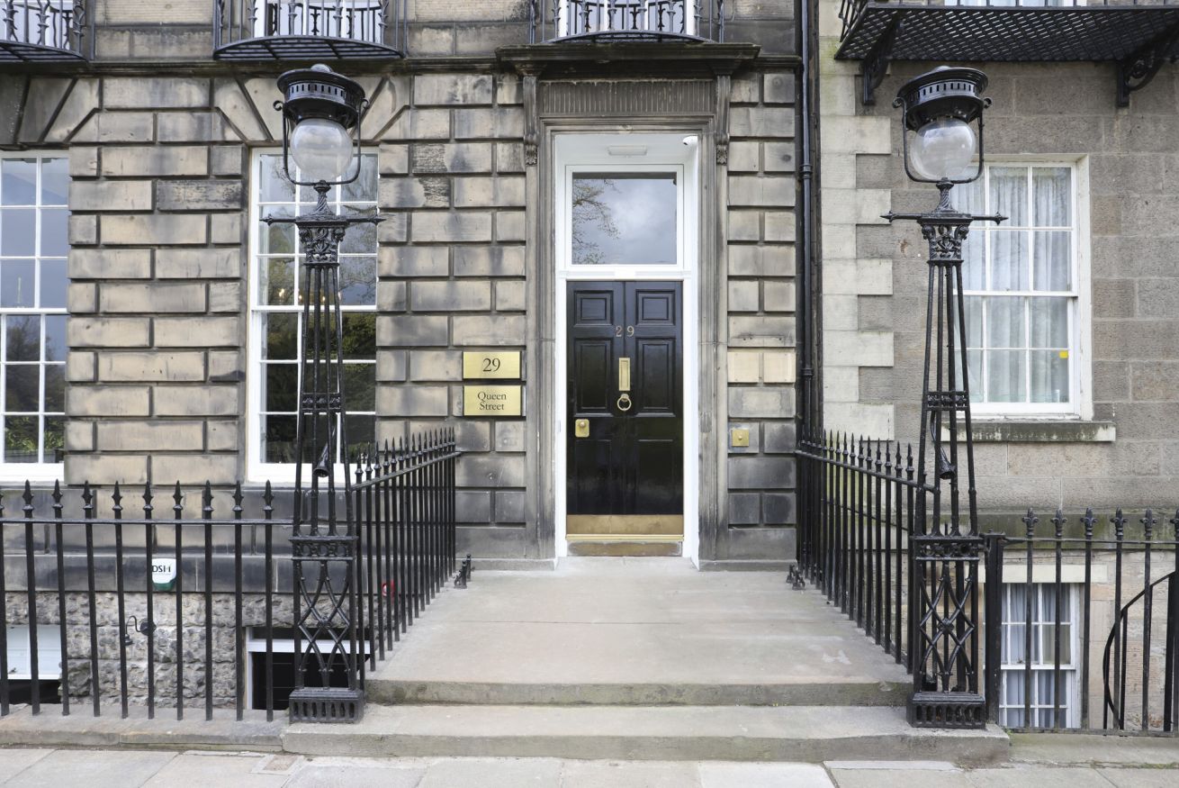 Contemporary 1-bed near Edinburgh Castle