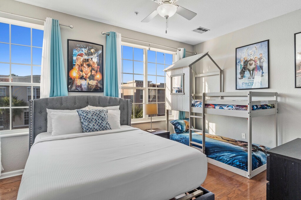 Marvelous Bedroom of the townhouse in Orlando - Featuring a queen-size bed and a bunk bed for kids with Disney themed decor - Amidst a cozy elegance and thoughtful design. - Availability of smart Tv and Netflix - Neat and clean linen