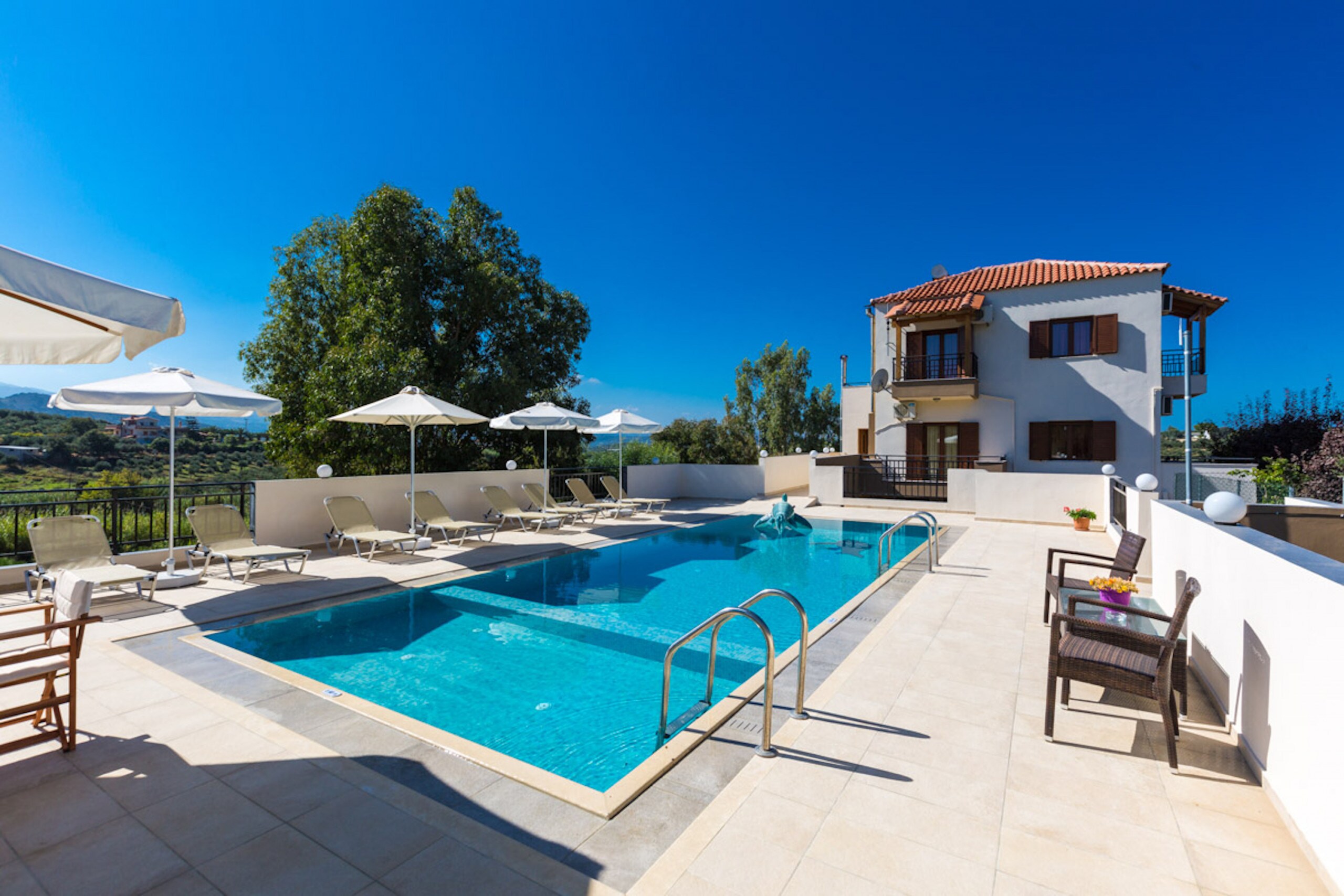 Aspect of the villa and pool terrace!