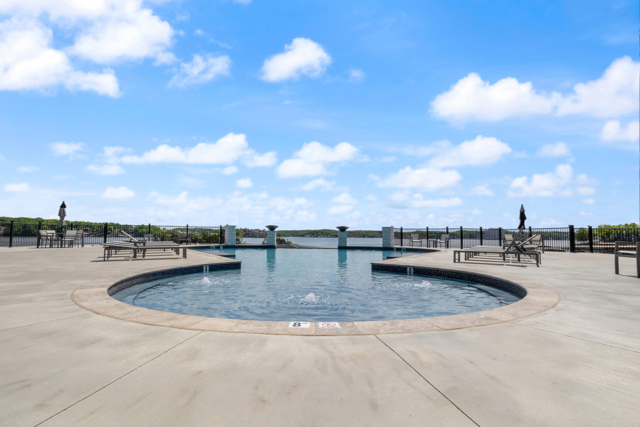 Property Image 2 - Lake Haven-Luxury Condo, Infinity Pool, Gym & More