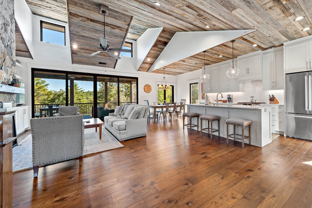 Welcome to Hilltop Lodge on Lake James!