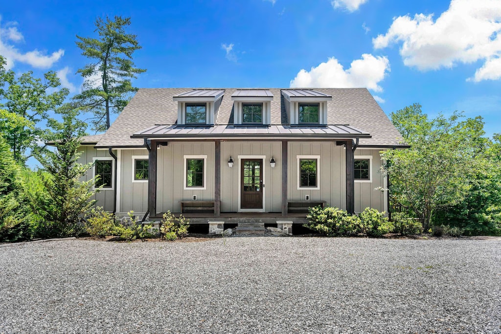 Front exterior view of Hilltop Lodge.